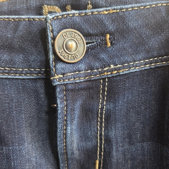 DL1961 Women's Cindy Stretch Boootcut Jeans Size 28 - Picture 4 of 8